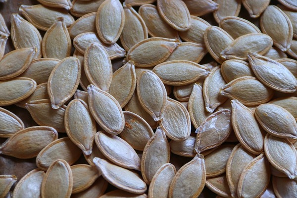 pumpkin seeds - a healthy snack rich in nutrients